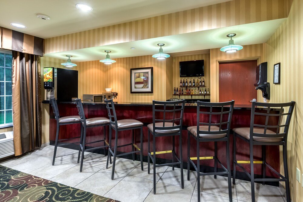 Cobblestone Inn & Suites