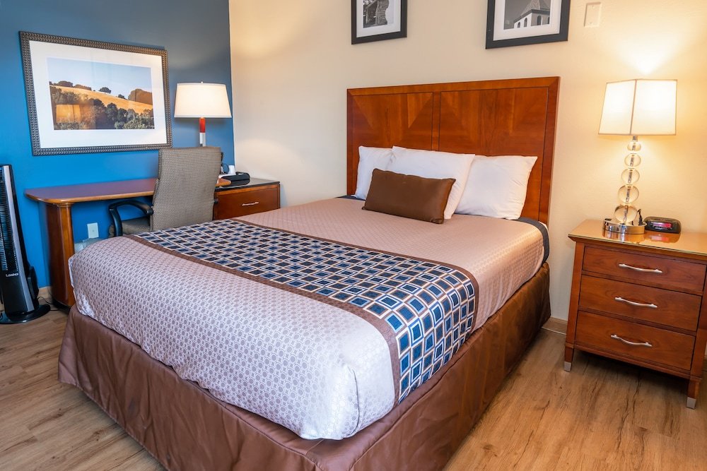 Riviera Inn Motel