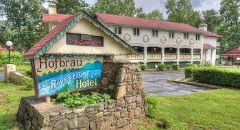 Hofbrau Riverfront Inn