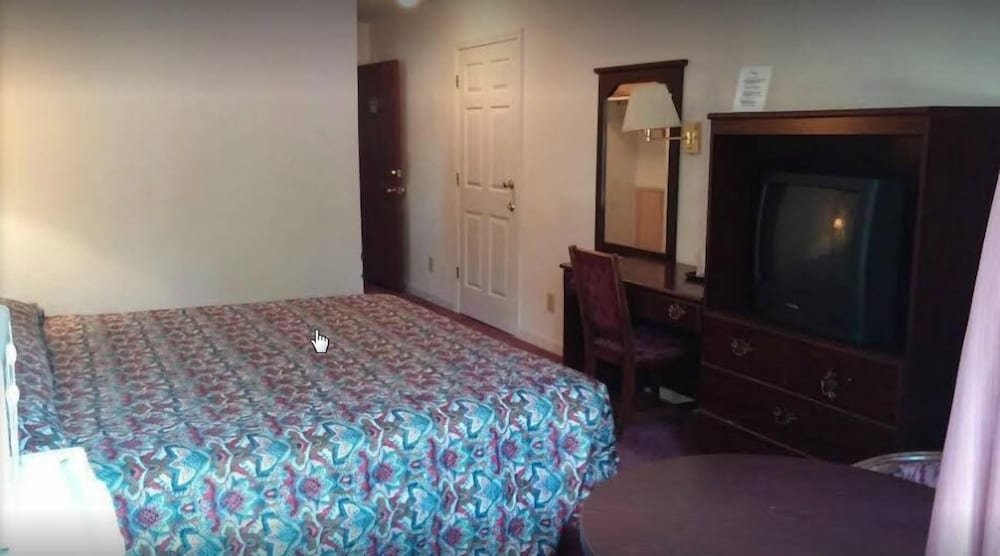 Hofbrau Riverfront Inn