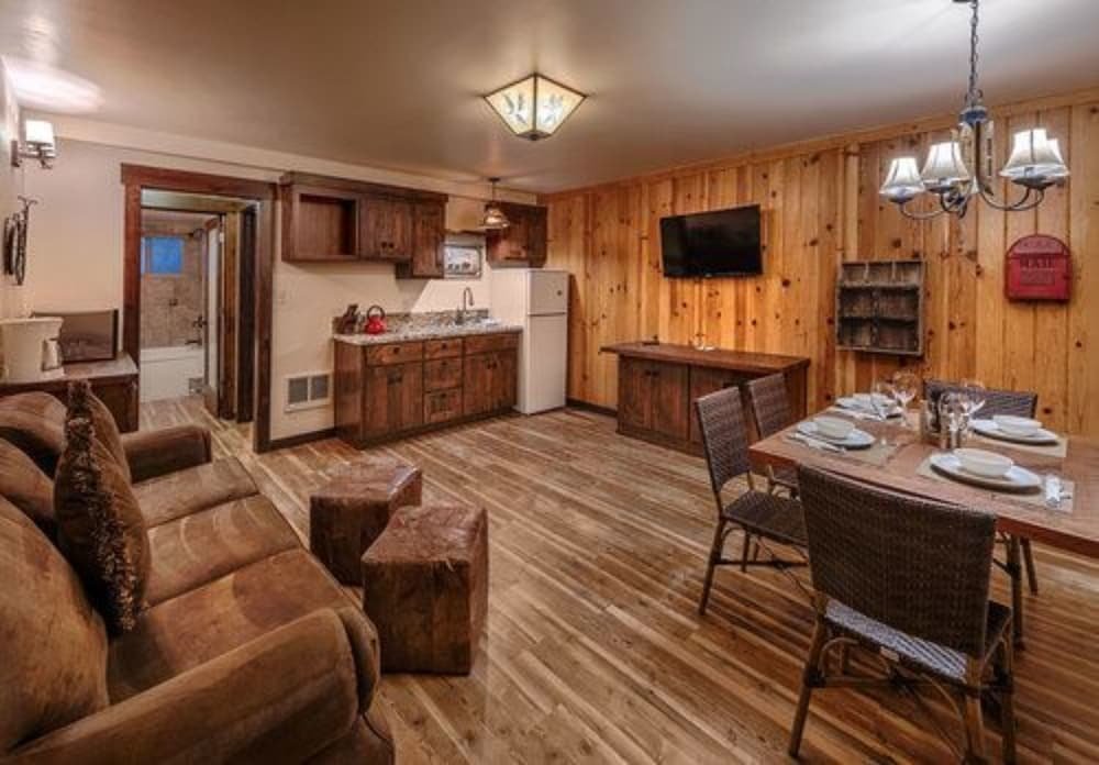 Cedar Glen Lodge