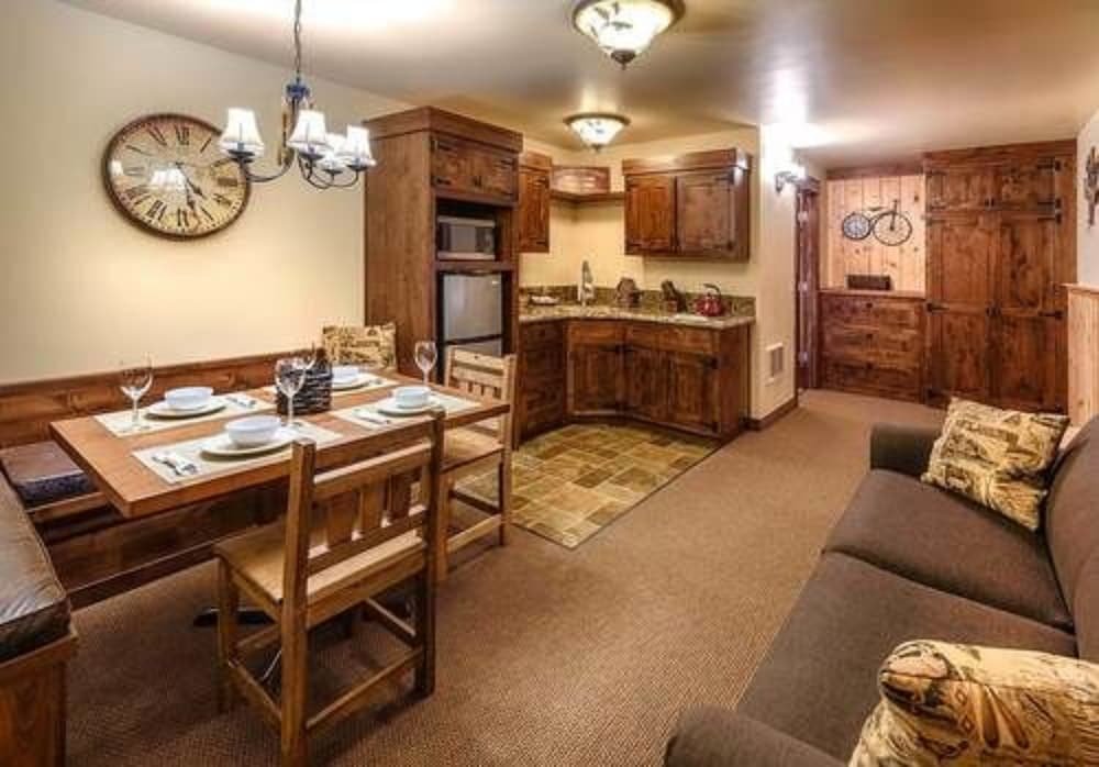 Cedar Glen Lodge