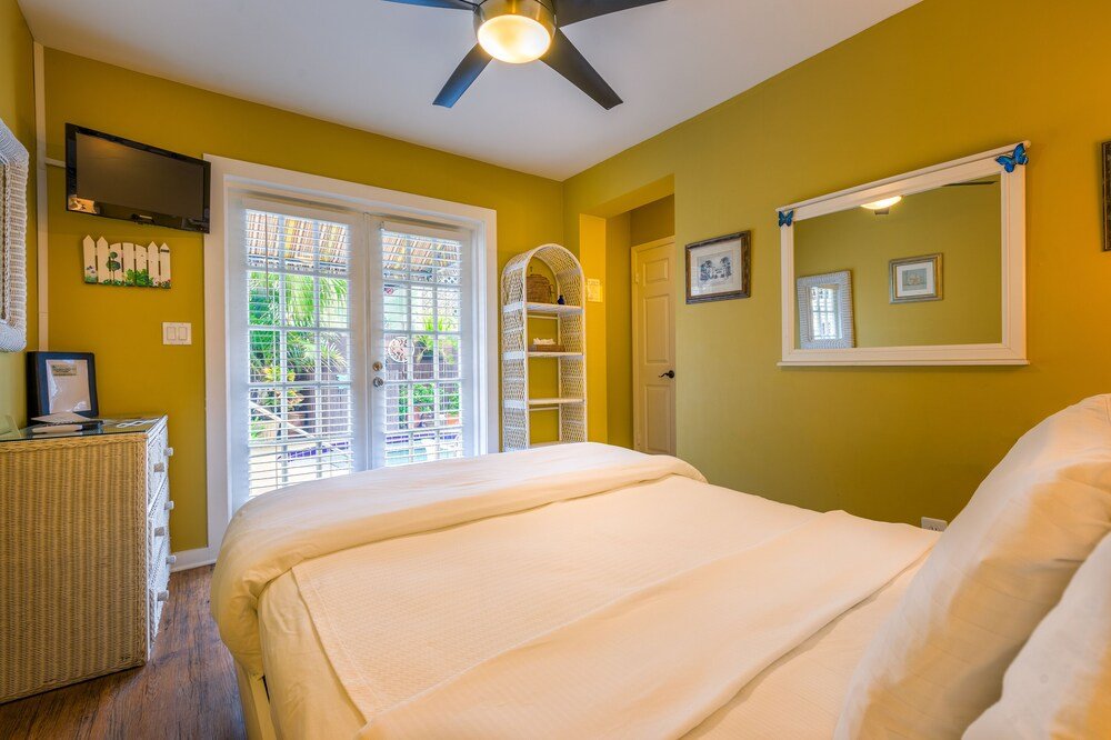 Seascape Tropical Inn