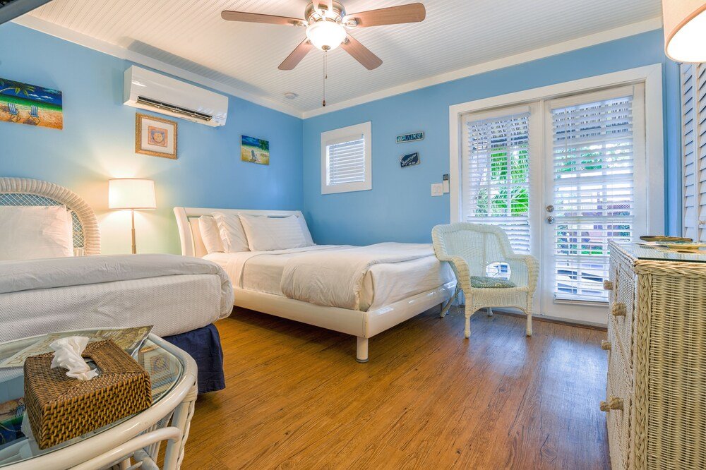 Seascape Tropical Inn