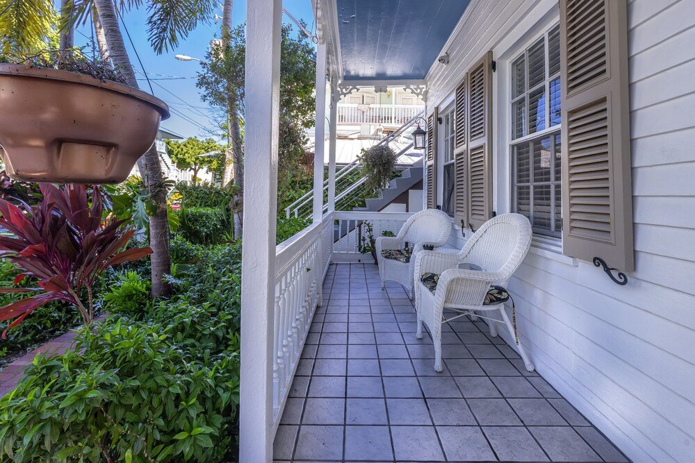 Seascape Tropical Inn