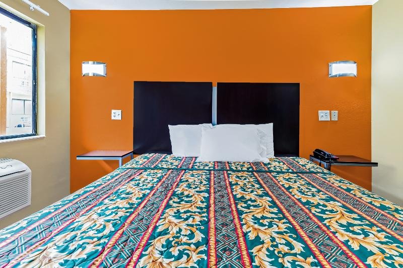 Hotel Lake Charles Hwy 10 by OYO Rooms