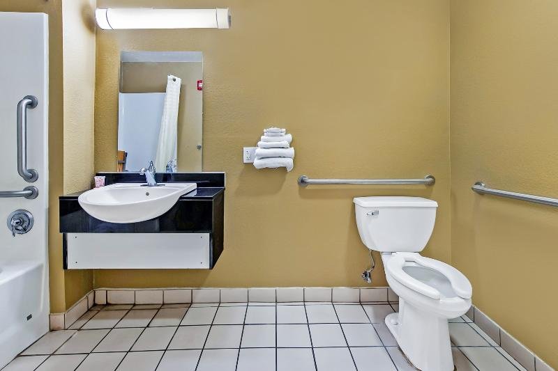 Hotel Lake Charles Hwy 10 by OYO Rooms