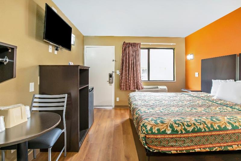 Hotel Lake Charles Hwy 10 by OYO Rooms