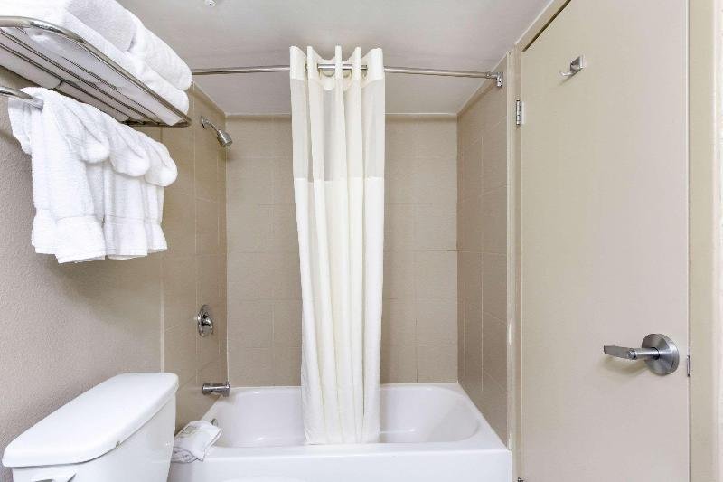 Clarion Beachwood