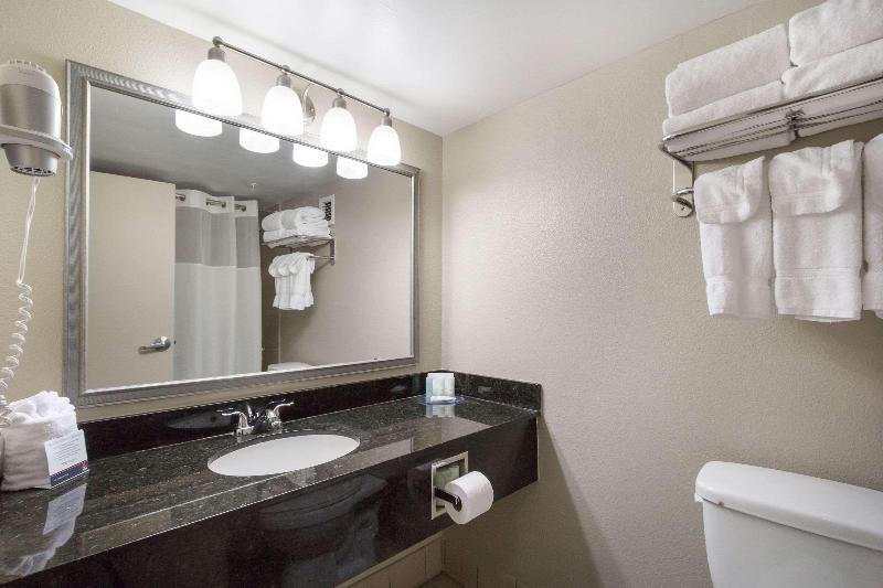 Clarion Beachwood