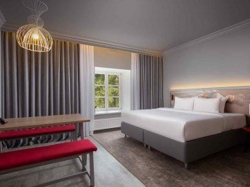 Holiday Inn St Petersburg Theatre Square