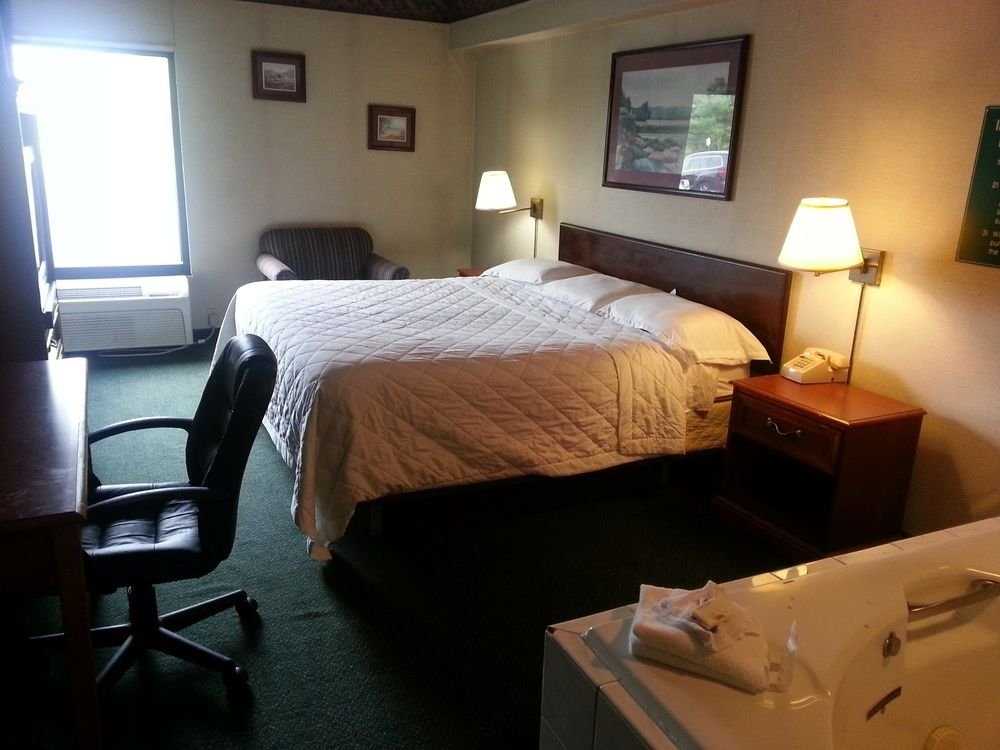 Red Carpet Inn & Suites