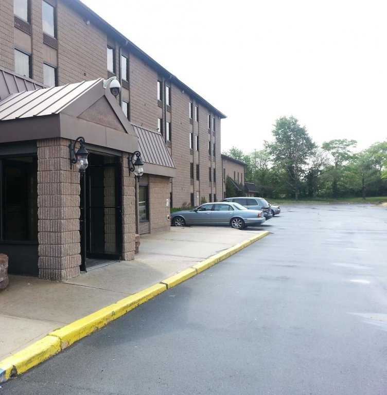 Red Carpet Inn & Suites