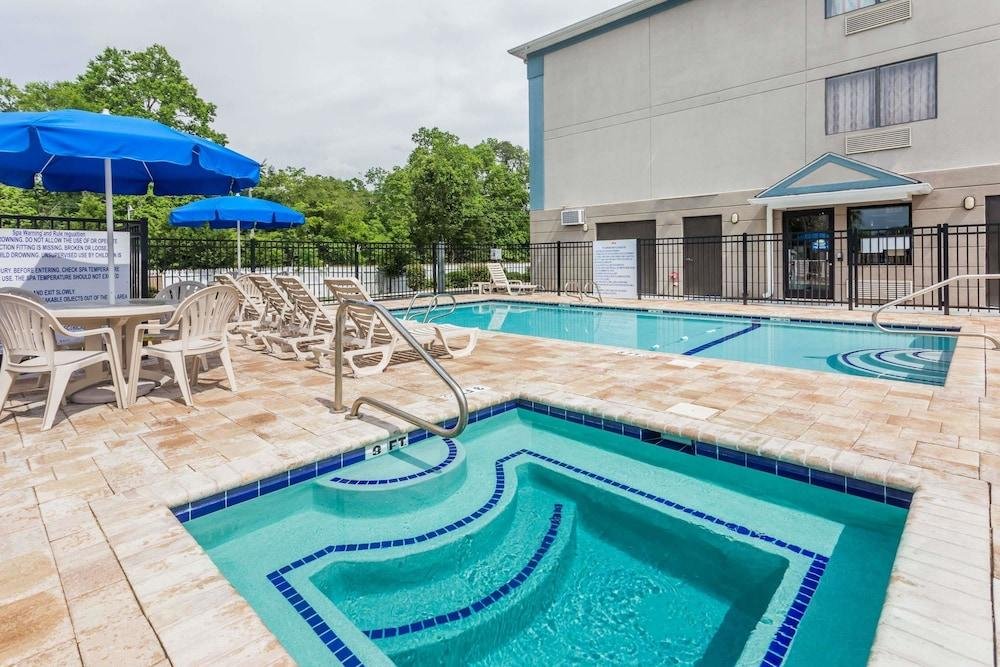 Jesup Inn & Suites
