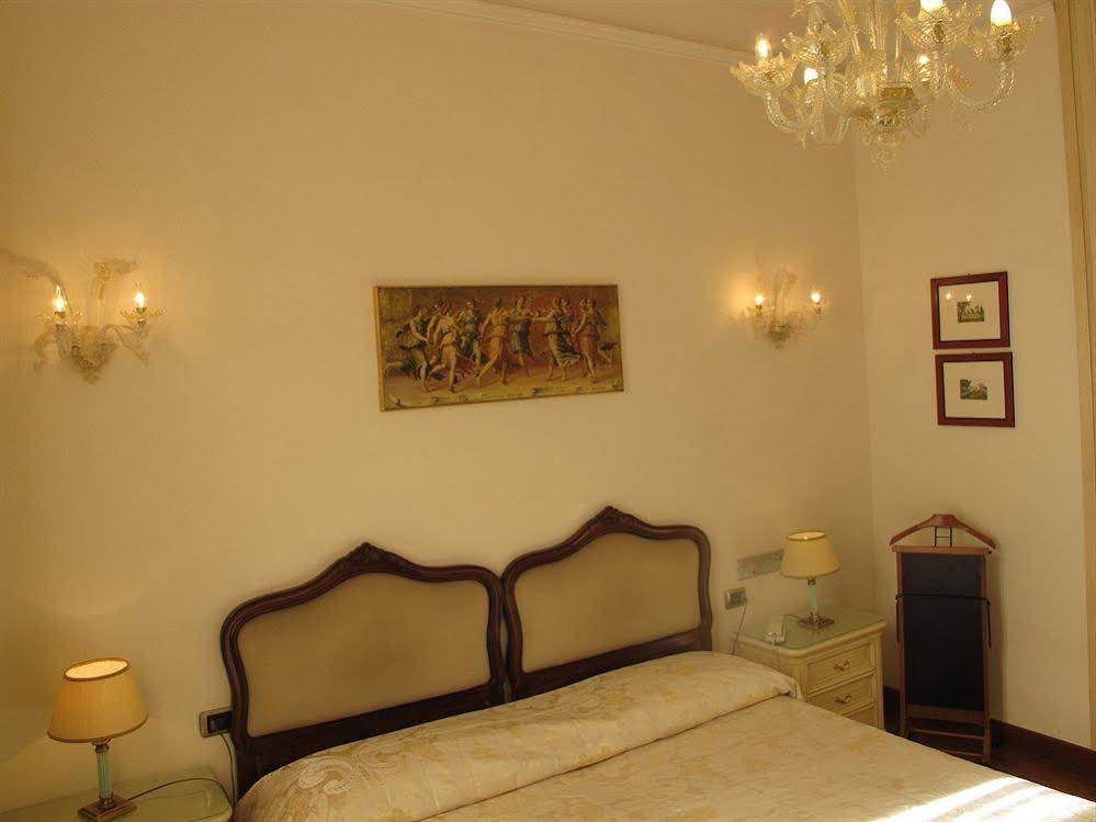 De Rose Hotel