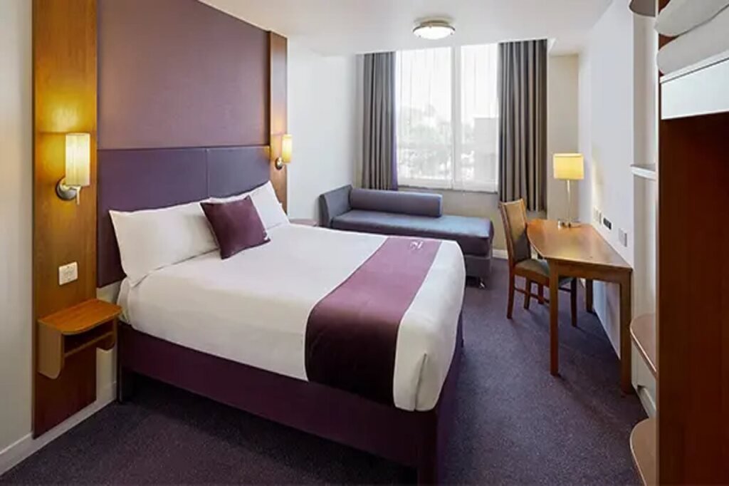 Premier Inn Sunbury Kempton Park
