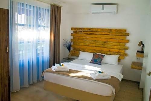 Lavinia Hotel