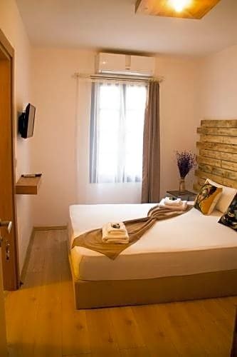 Lavinia Hotel
