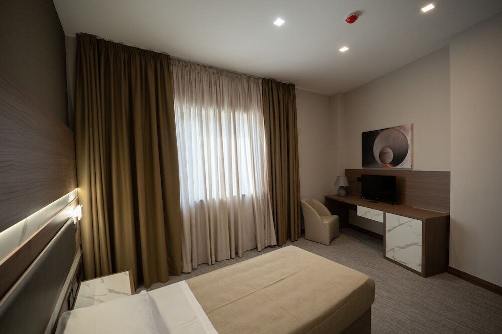Building Hotel Caserta
