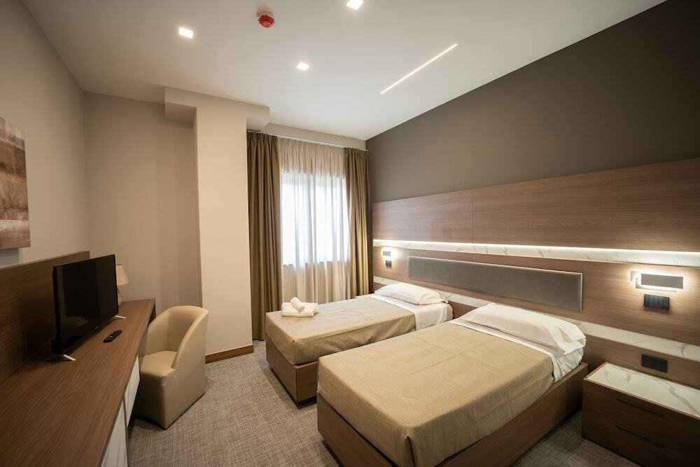 Building Hotel Caserta