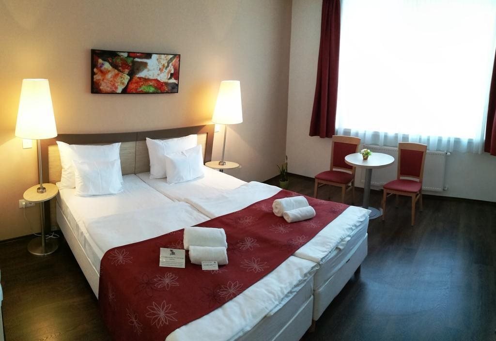 Hotel Opal