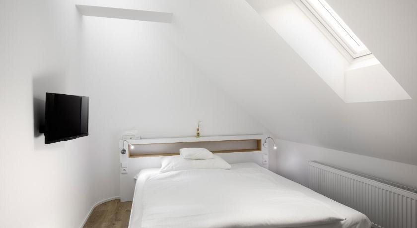 Hotel 100