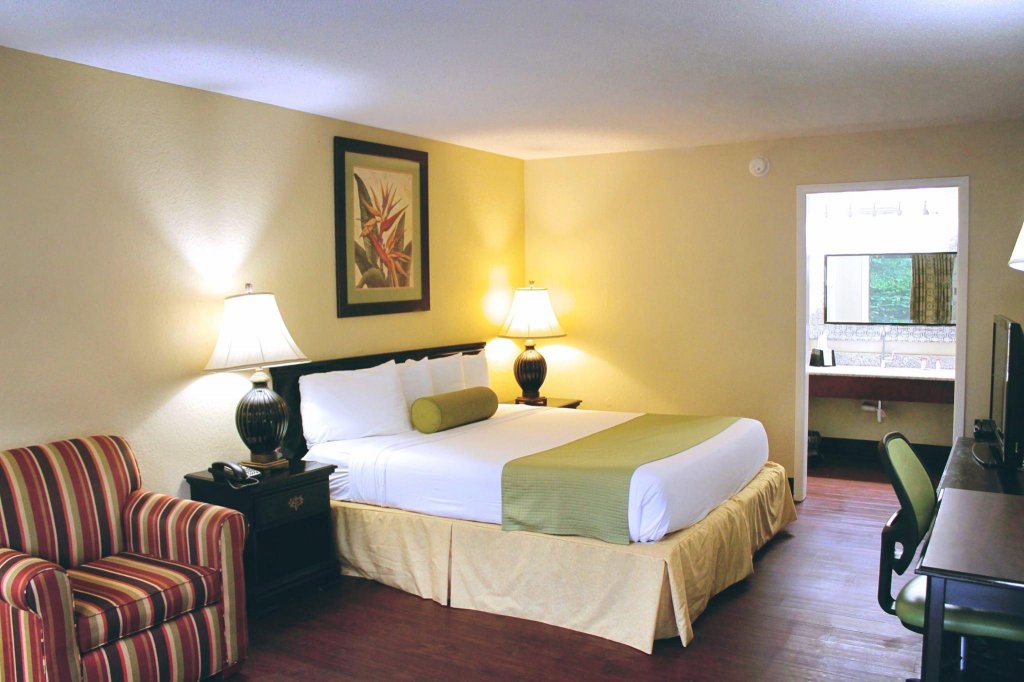 Residence Hub Inn & Suites