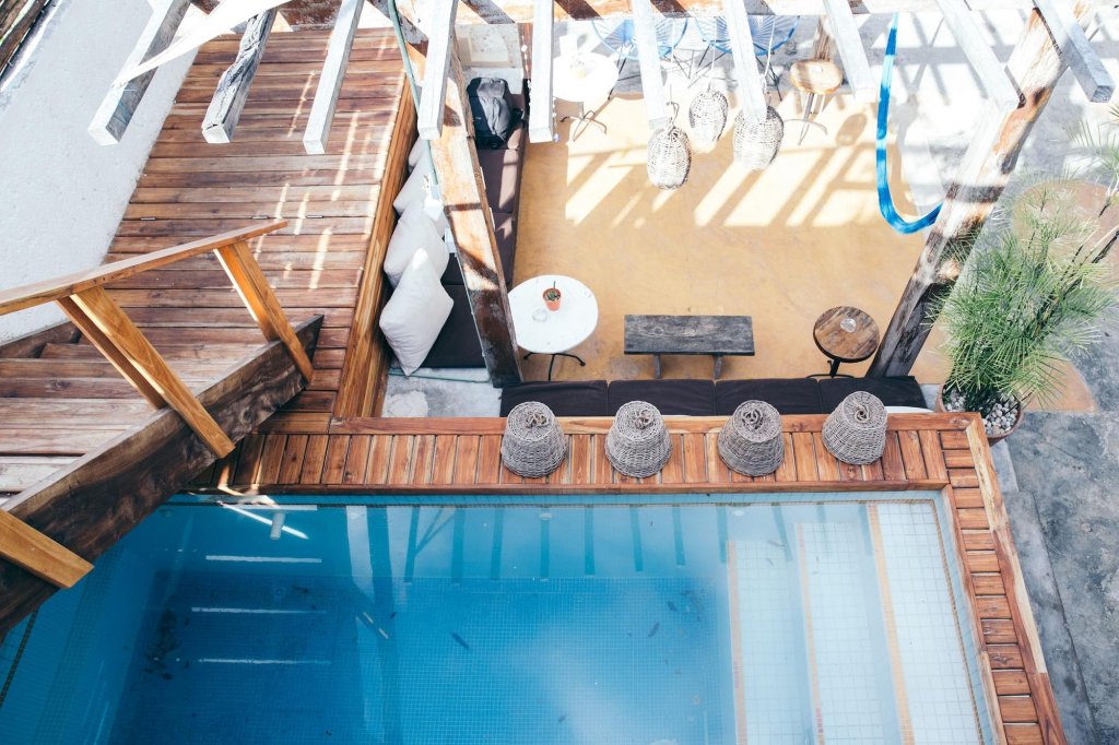 Teetotum hotel
