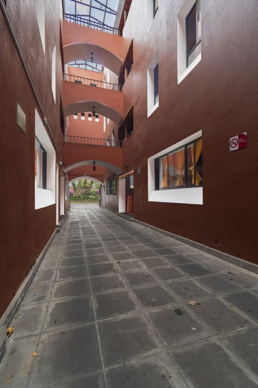 Meson Real Hotel & Suites
