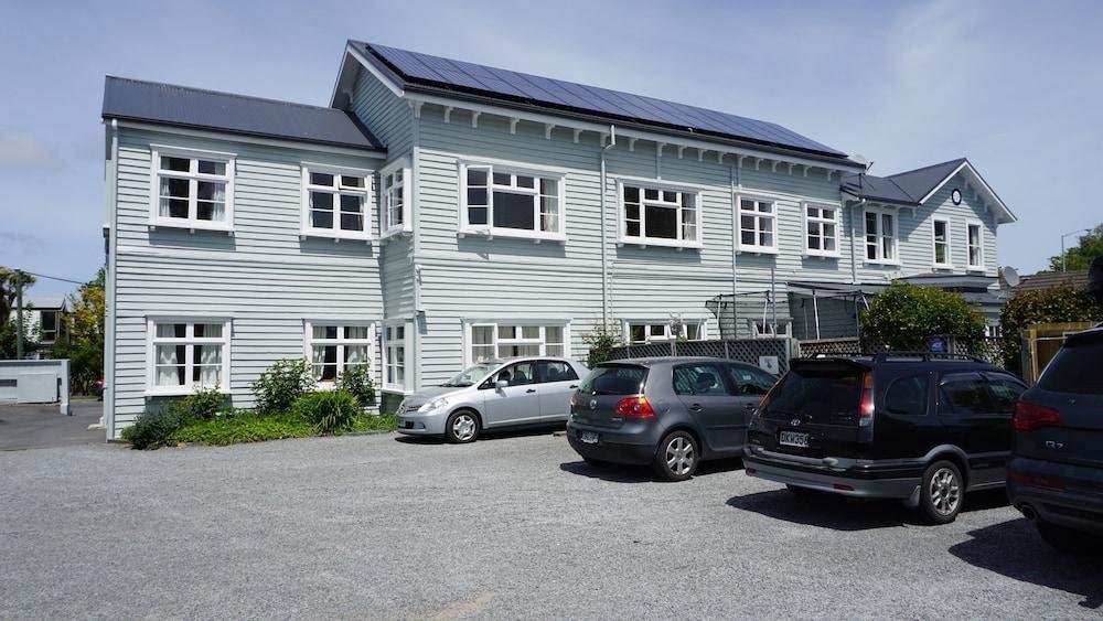 Dorset House Backpackers / Dorset Apartments