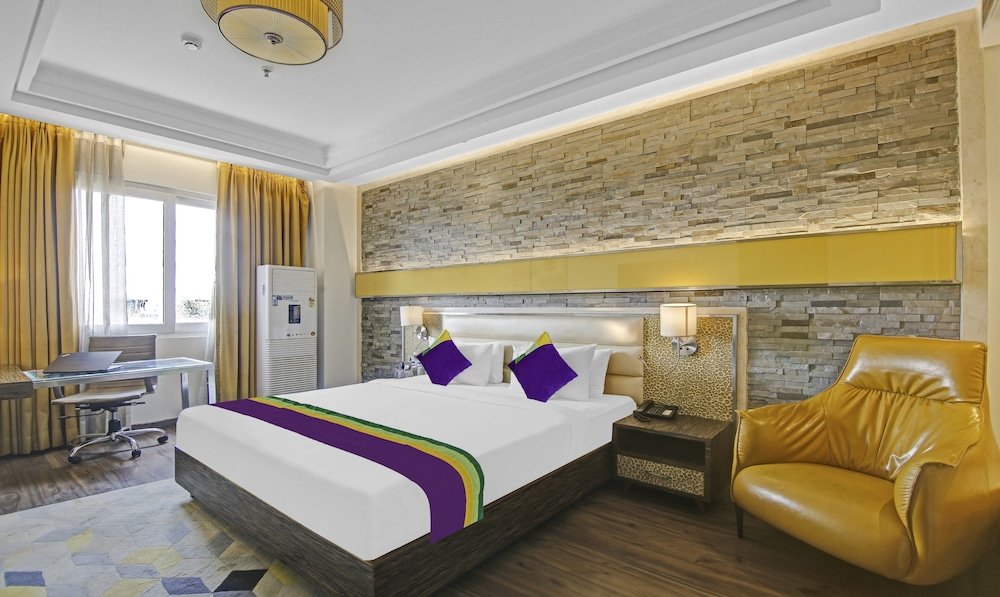Arista Hotel by OYO Rooms