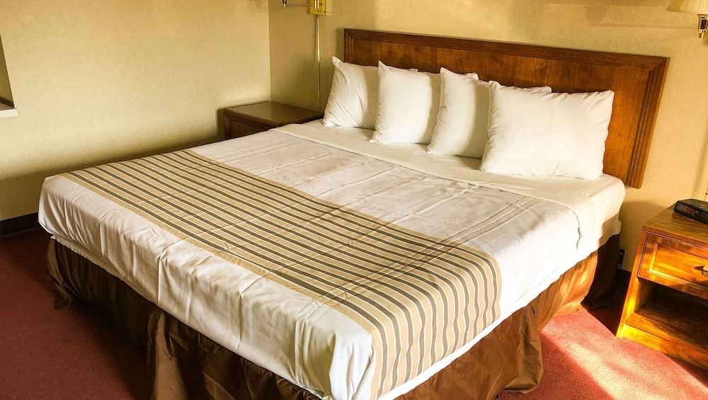 Magnuson Hotel Dixon