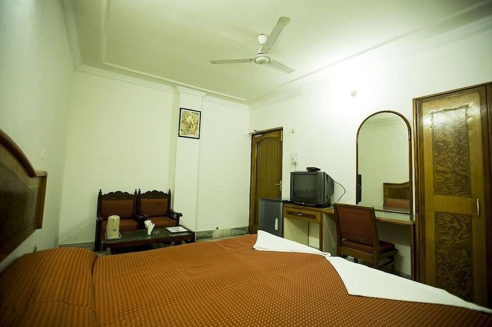 Deep Hotel