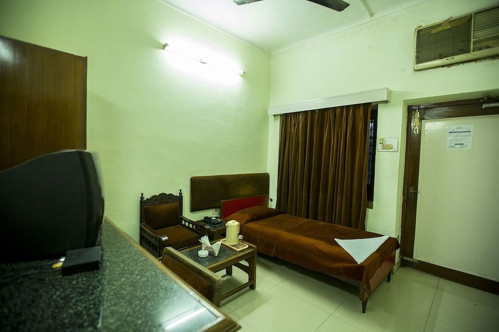 Deep Hotel