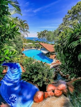 Si Como No Resort & Wildlife Refuge