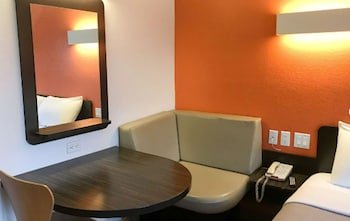 Motel 6 Buttonwillow Central