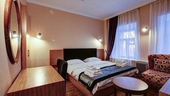 Sleepy Tom Hotel