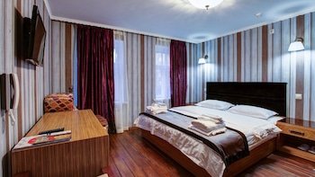 Sleepy Tom Hotel