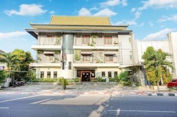 Hotel Winotosastro by OYO Rooms