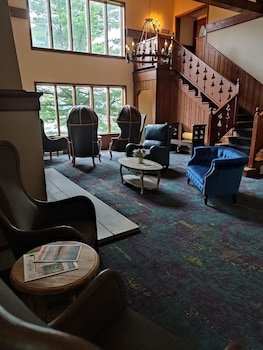 The Lodge Luxury Resort At Lake Harmony