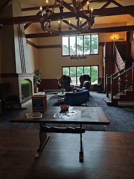 The Lodge Luxury Resort At Lake Harmony