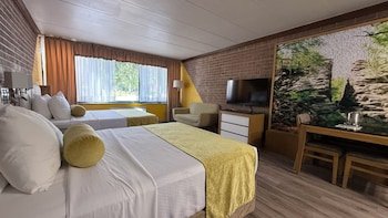 The Lodge Luxury Resort At Lake Harmony