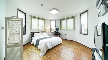 Taean Versailles Pension