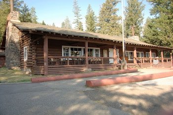 Roosevelt Lodge & Cabins