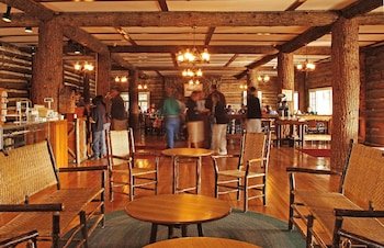 Roosevelt Lodge & Cabins