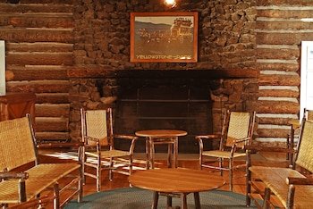 Roosevelt Lodge & Cabins