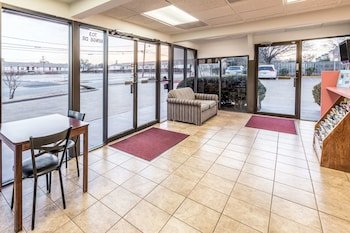 Motel 6 Arlington TX-UTA
