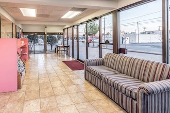 Motel 6 Arlington TX-UTA