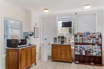 Americas Best Value Inn & Suites-Hyannis/Cape Cod