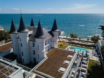 Relais Thalasso Baie de La Baule Château des Tourelles
